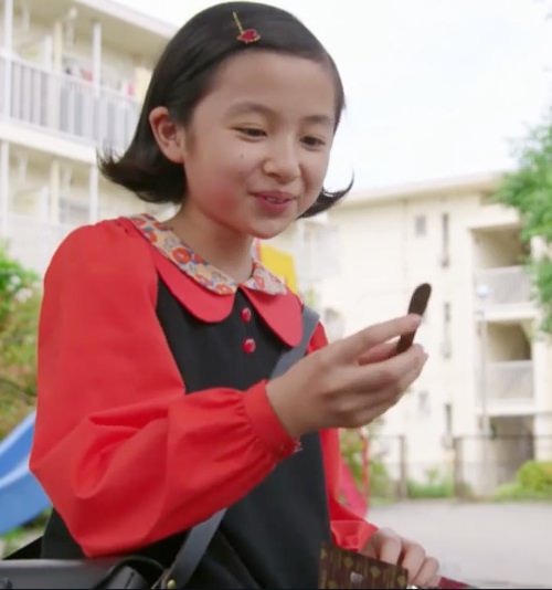 デメルのソリッドチョコ猫ラベル スウィートを美味しそうに食べる、ドクターチョコレート